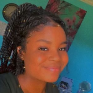 Meet your Posher, Adrianna